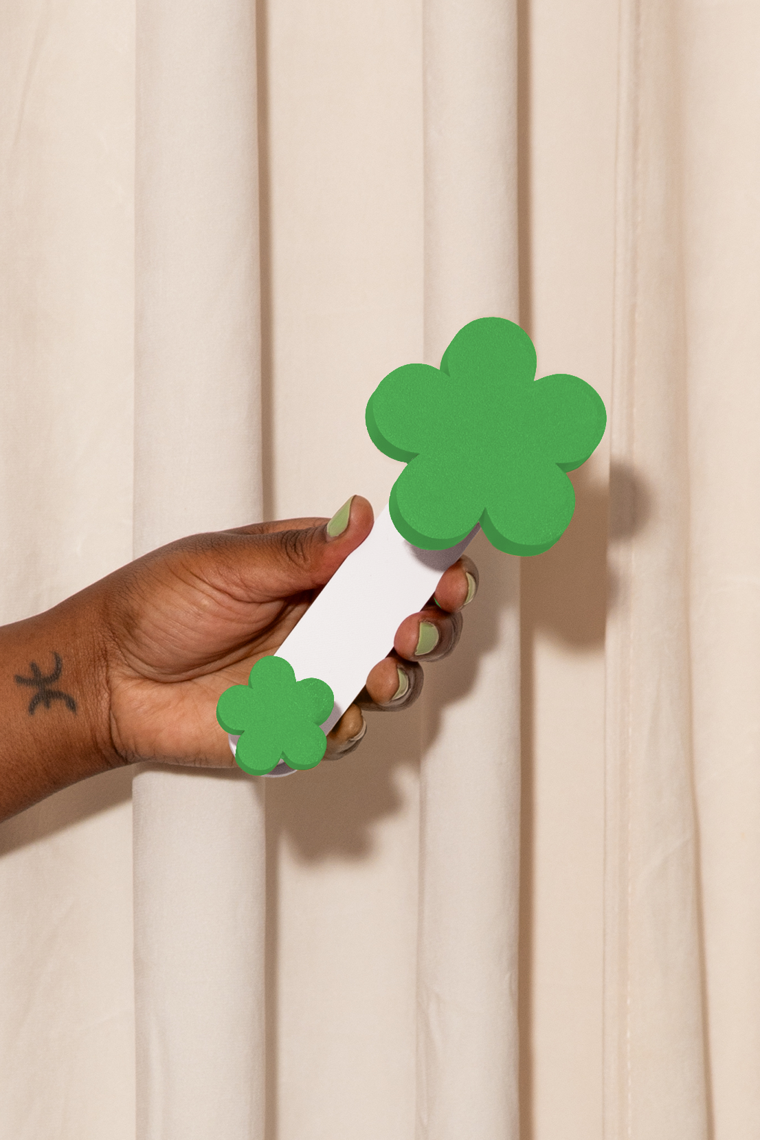 Daisy Hue Hook