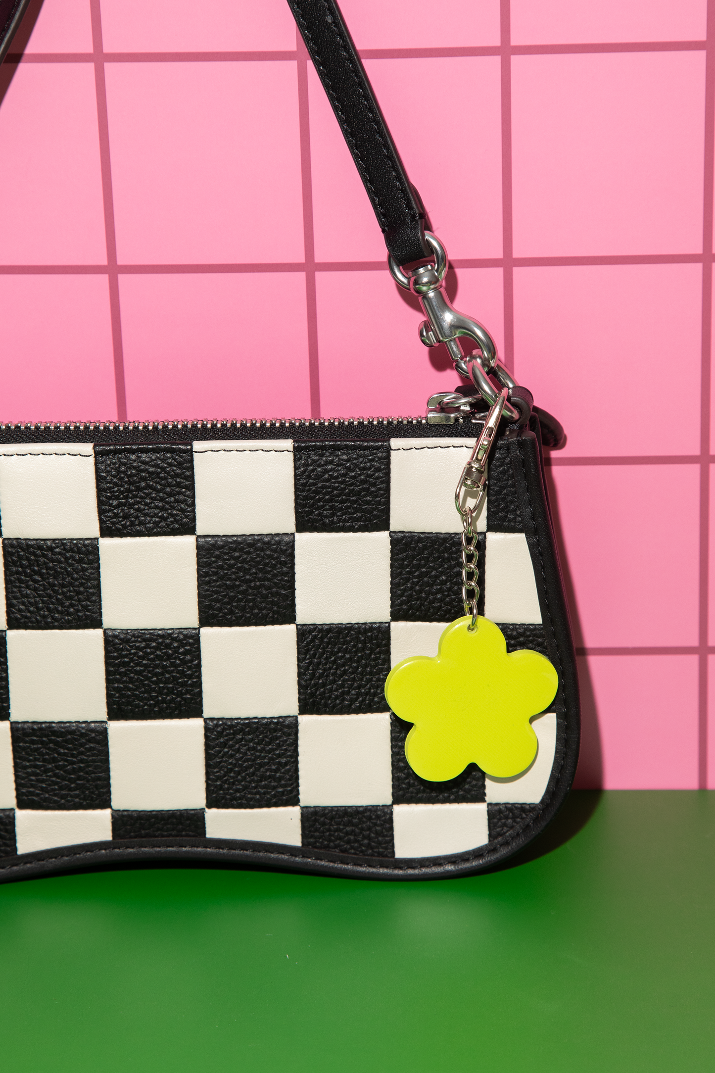 Daisy Tap Charm - NFC Keychain