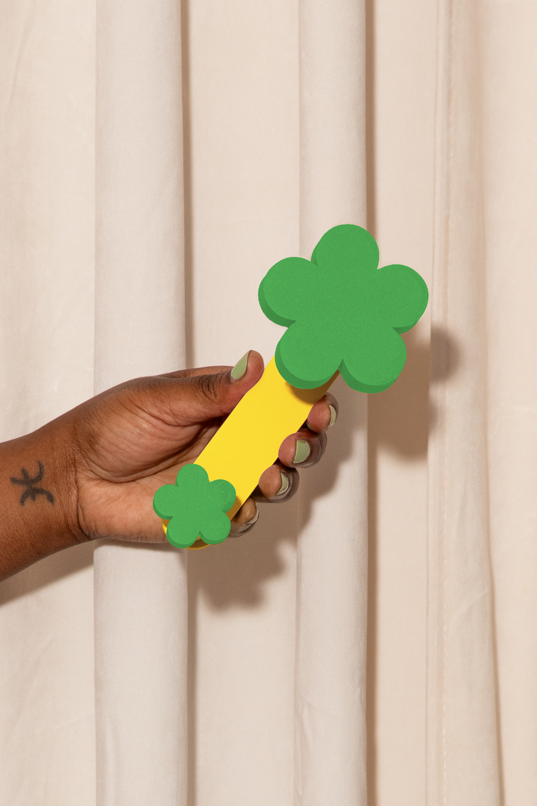 Daisy Hue Hook